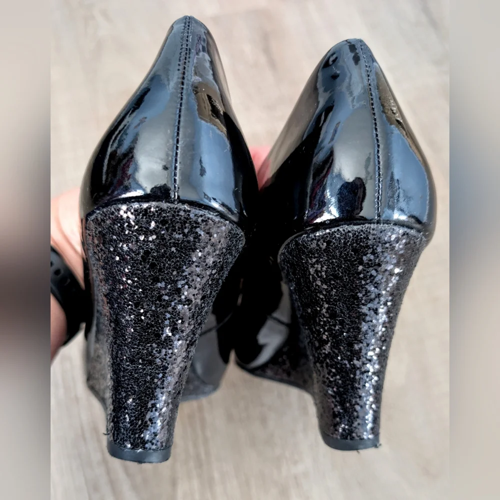Lilly Pulitzer Black Patent Leather Glitter Wedges Size 9  EUC